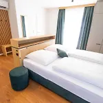 Wildfang Apartment *