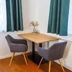 Wildfang Apartment *